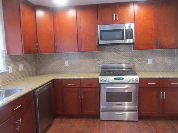 3rd image of 1121 Edmonton Dr