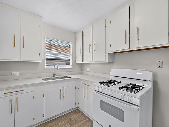 4th image of 4218 Carlton St