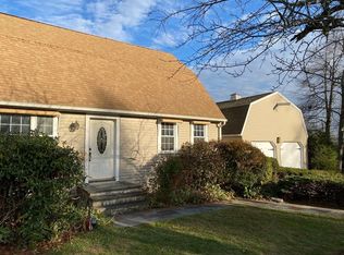 27 Iadarola Ave, Milford, MA 01757