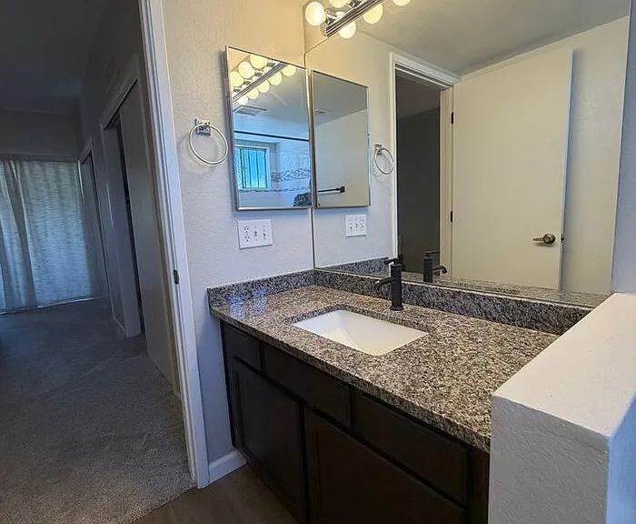 2825 N Adelaide Pl — Photo 14