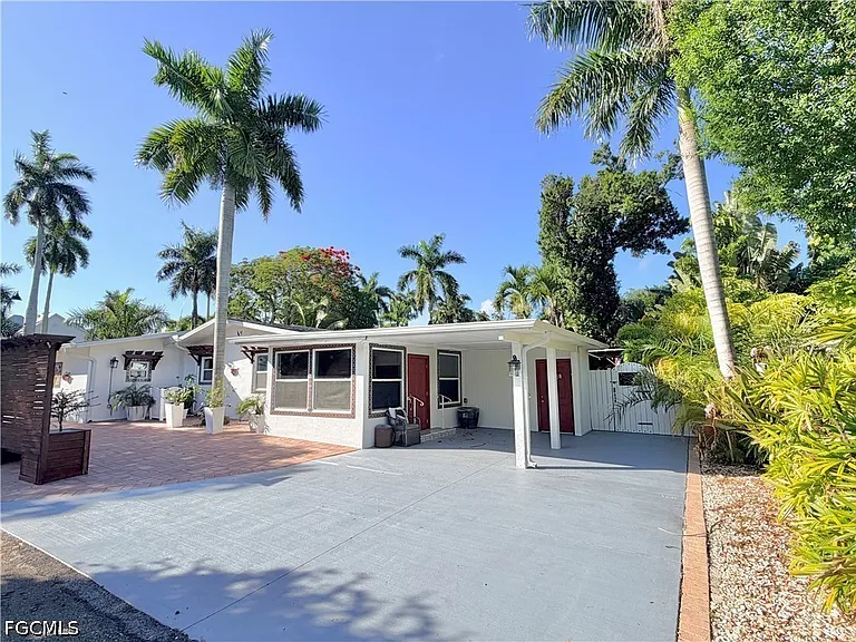 2702 McGregor Blvd — Photo 5