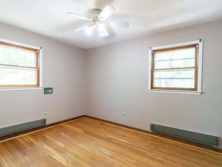 21 Hamilton Ave — Photo 14