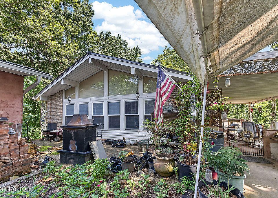 1st image of 618 Corum Rd
