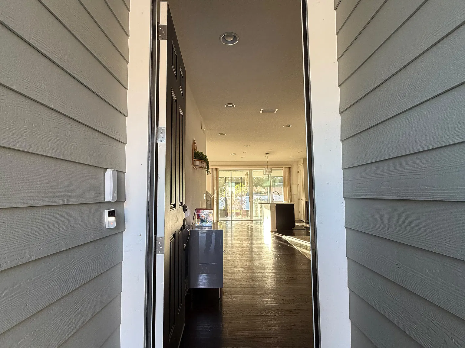 4 bed, 2378 sqft, $2,695 — Photo 2