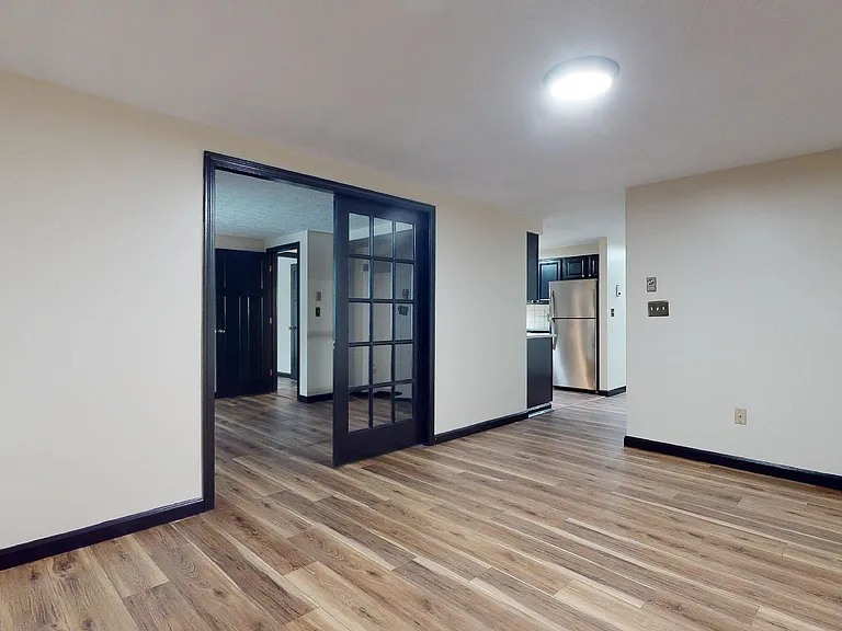 Beacon Court — Photo 12