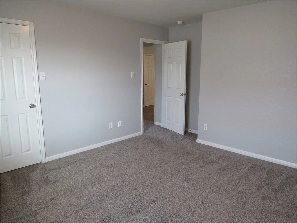 Spacious 4/2.5/2 two story home! — Photo 4