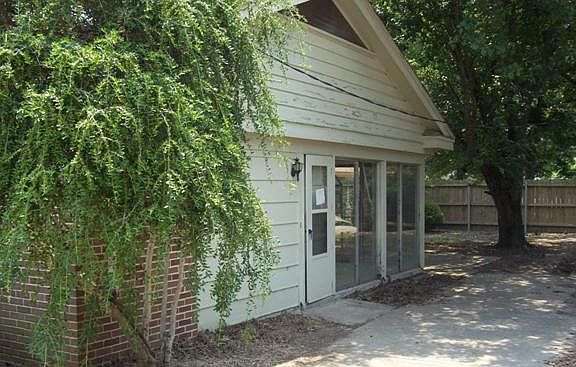 2nd image of 3543 Sherwood Dr