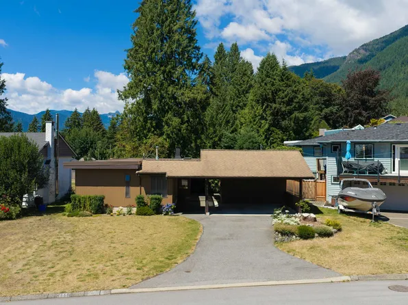4568 Marineview Cres, North Vancouver, BC V7R 3P2