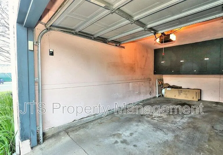 4439 V St #5 — Photo 48