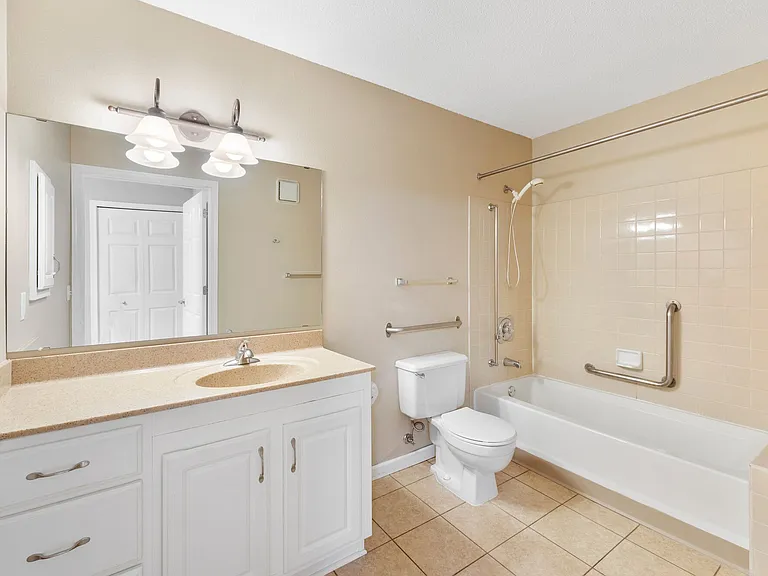 Victoria Place Apartments — Photo 10