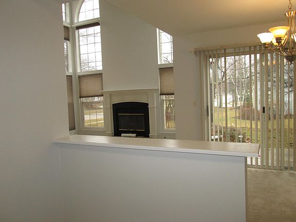 5th image of 2809 Belle Ln