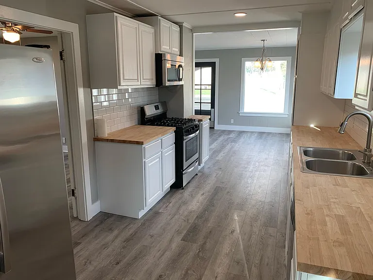 209 N Blue St — Photo 21