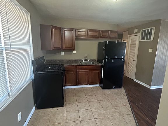 3rd image of 9741 Wendell Dr