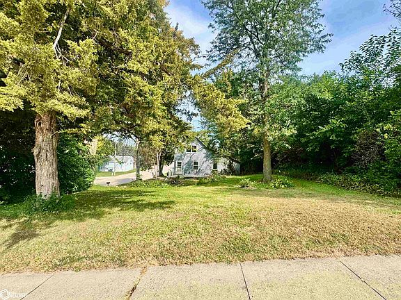 2nd image of 215 N 10th St
