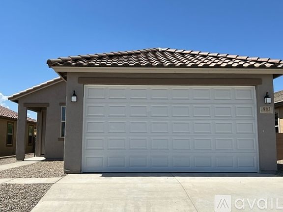 2nd image of 903 W Calle Calca