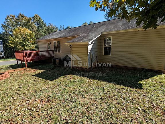 2nd image of 200 Belle Ct