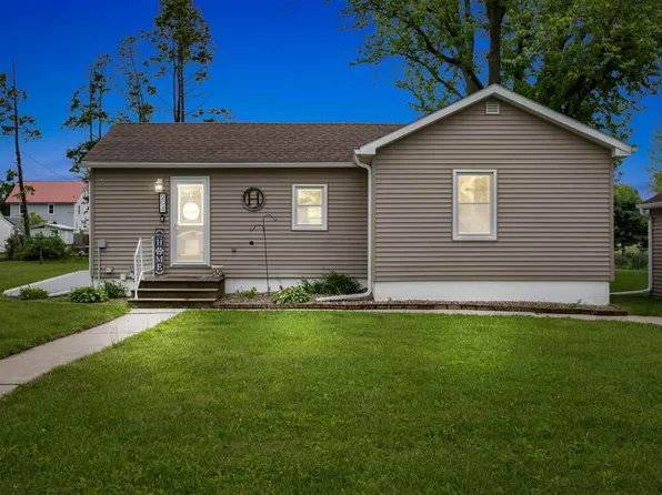 204 Johnson St SW, Shellsburg, IA 52332