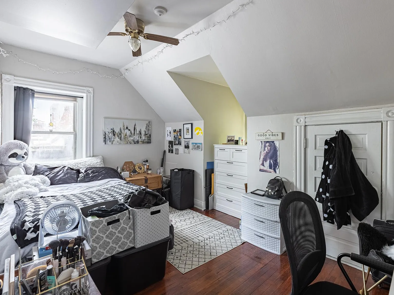2 bed, 1100 sqft, $1,700 — Photo 4