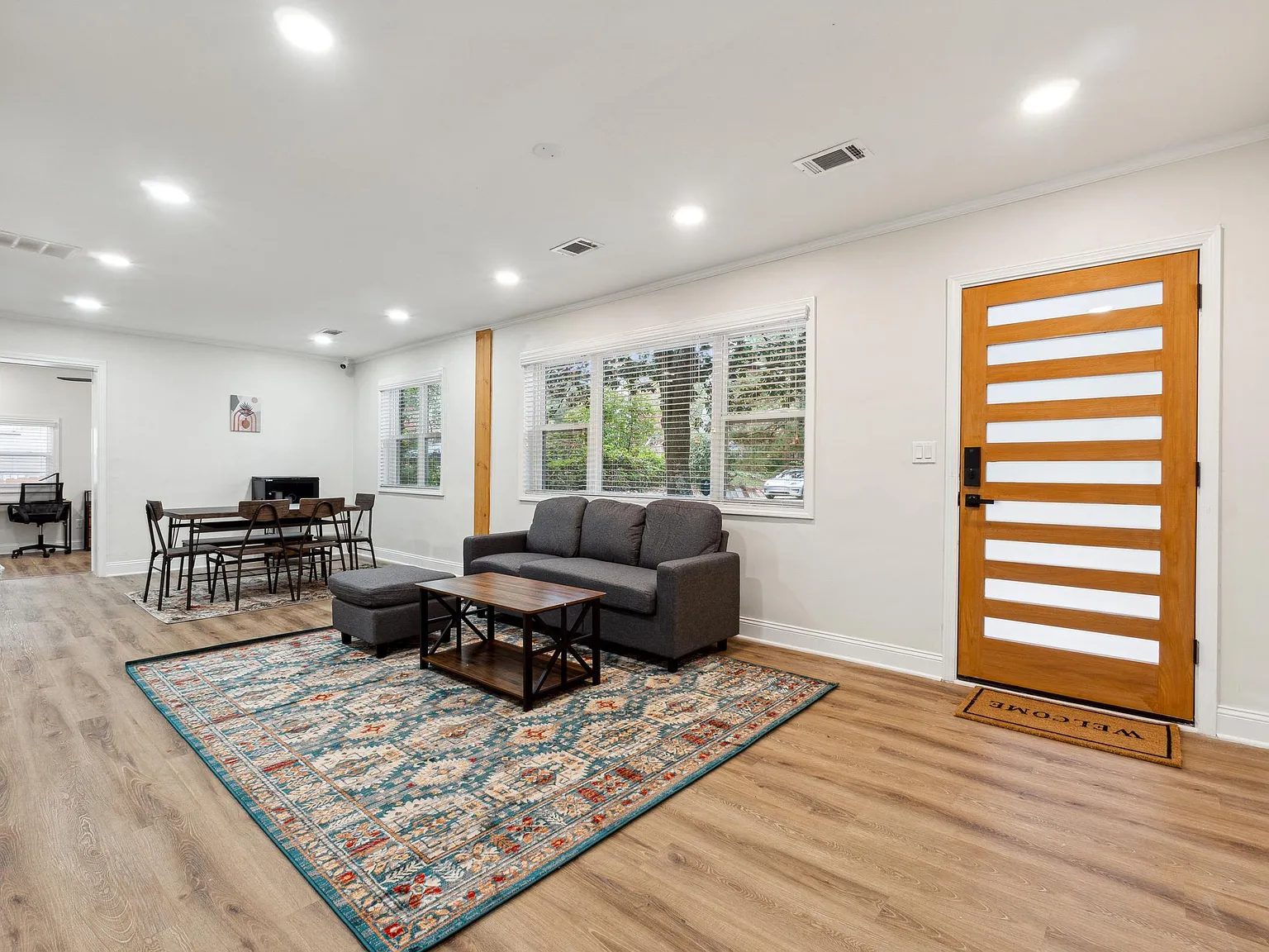 4 bed, 7.5 bath, 2500 sqft, $888 — Photo 4