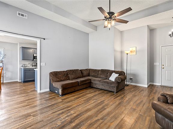 5th image of 472 Aster Ave