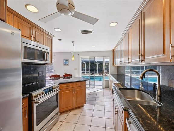 5th image of 1116 SE 30th TER