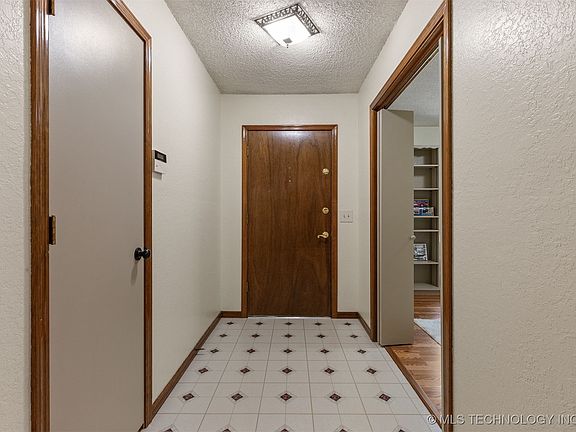 5th image of 412 E Austin St