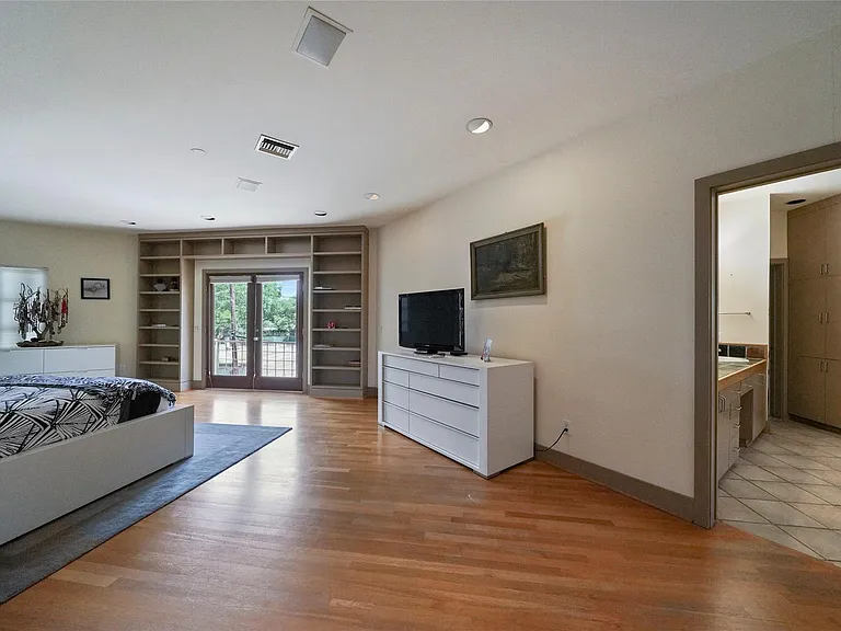 2225 Bolsover St — Photo 25