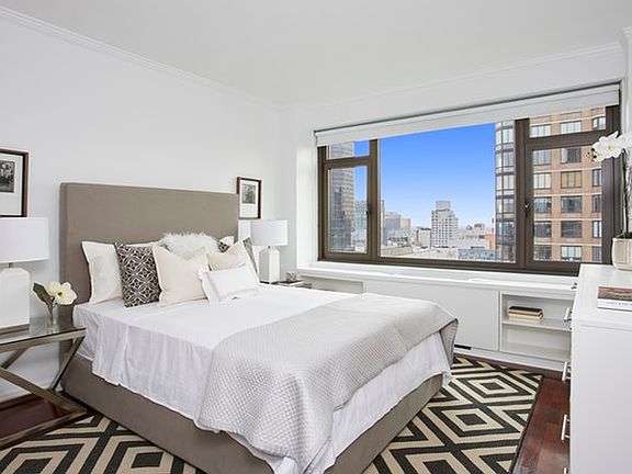 4th image of 160 E 65th St APT 28F