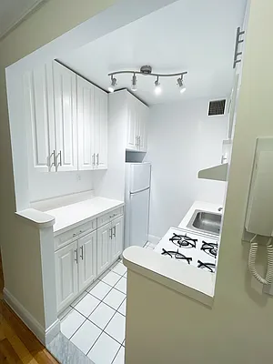 Rented by Urban Real Estate Inc | media 6