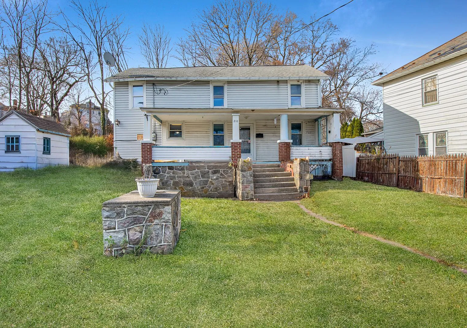 210 Roseto Ave — Photo 1