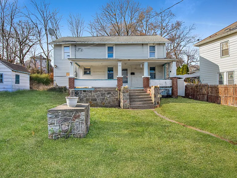 210 Roseto Ave — Photo 1
