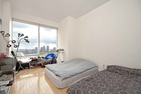 Rented by Sumitomo Real Estate Sales | media 25