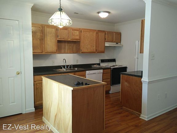 5th image of 205 E Amersham Dr