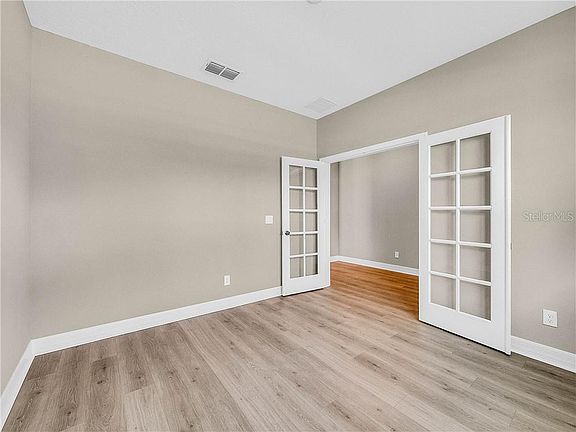 5th image of 2221 Regency Park Dr