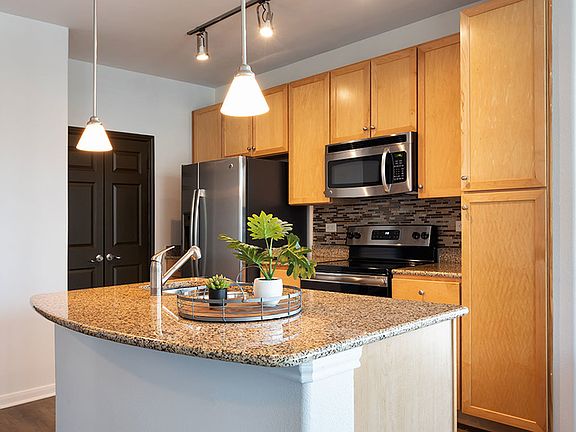 3rd image of 300 N Lamar Blvd #435787