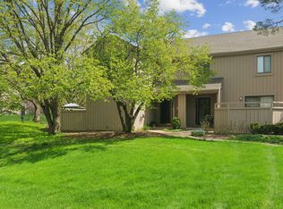 471 Old Barn Rd, Lake Barrington, IL 60010