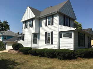 215 S 4th Ave, St Charles, IL 60174