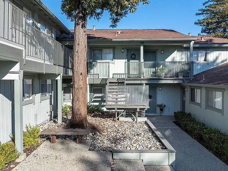 900 ALVAREZ AVE — Photo 2