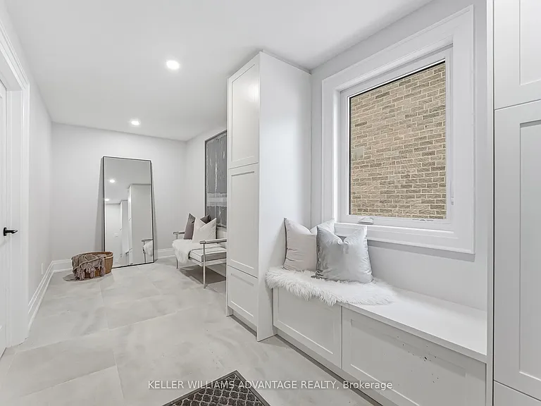 711 Hillview Cres — Photo 16