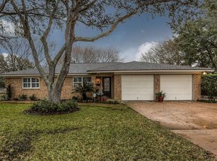 2033 Kelly Dr, Pearland, TX 77581