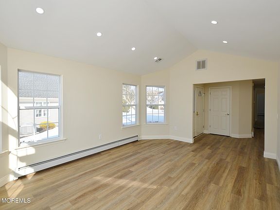 4th image of 2464 Spring Hill Drive