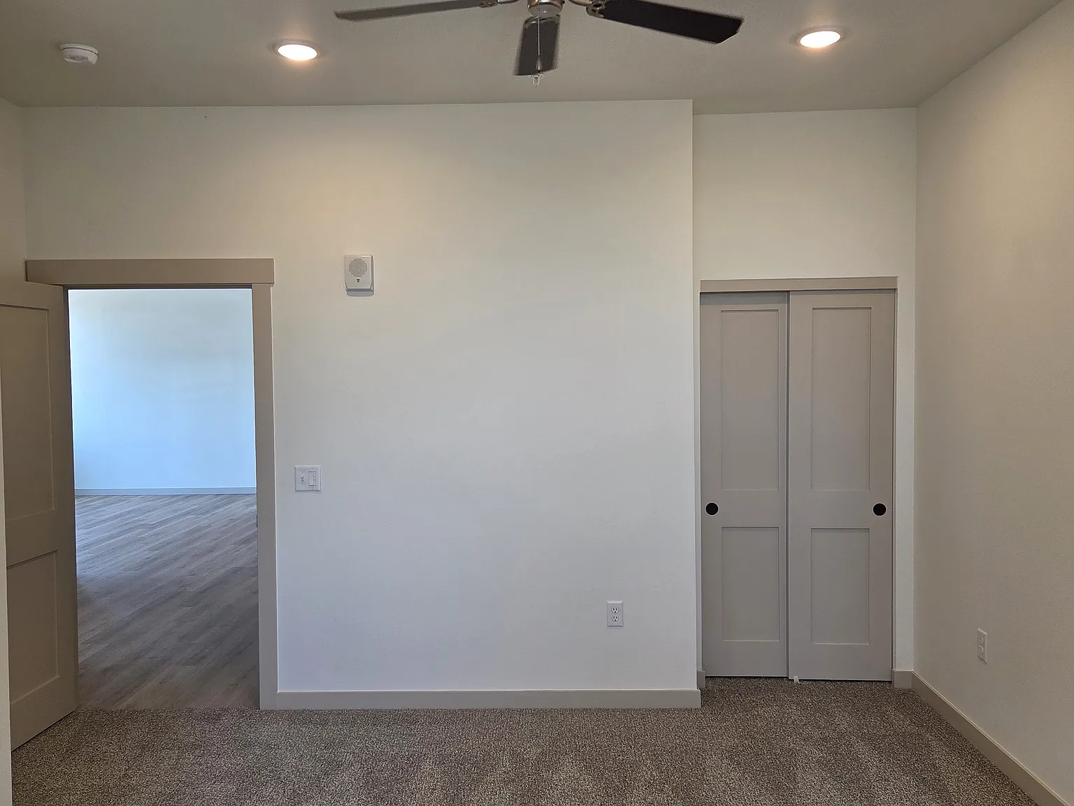 Hill's Town Apartments — Photo 4
