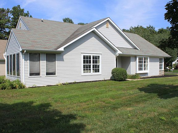 3rd image of 12 Rosewood Dr