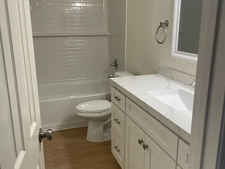 860 Main St #D — Photo 9