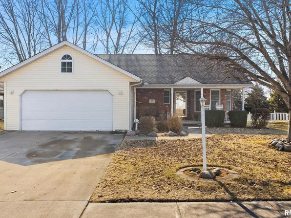 820 W Cedar Point Ct, Peoria, IL 61607