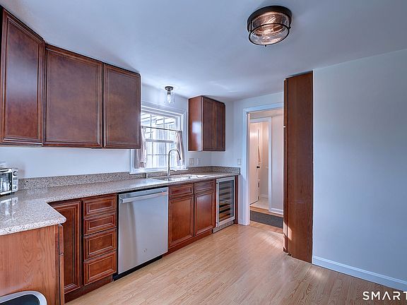 5th image of 492 Maple Street