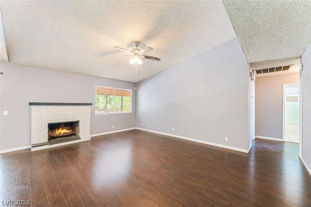 4 bed, 2.0 bath, 1952 sqft, $2,850 — Photo 3