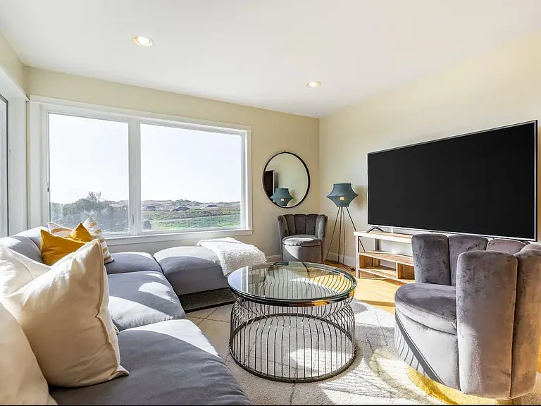 2690 Great Hwy #206 — Photo 2