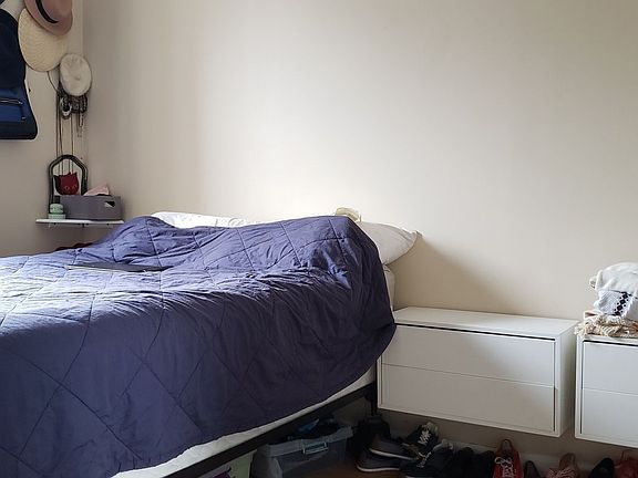 3rd image of 3735 Crescent St APT 32