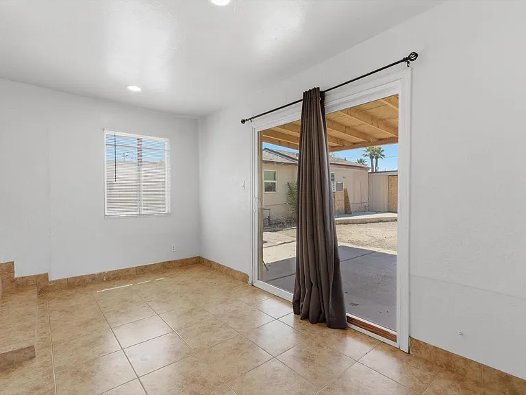 361 E Clarendon Ave — Photo 15